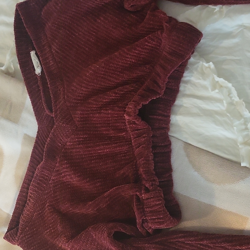 NWOT🍂 Rusty Burgundy Off-Shoulder Cropped Ribbed Sweater! - Picture 2 of 5